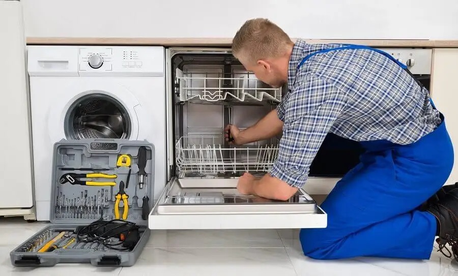 Beypazarı Sunny servisi teknisyen ekibi beyaz eşya tamiri yaparken